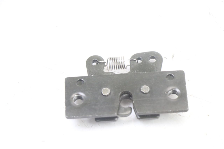 photo de CIERRE ASIENTO HOOK PEUGEOT SATELIS COMPRESSOR K15 125 (2006 - 2009) - Zoom estado de uso