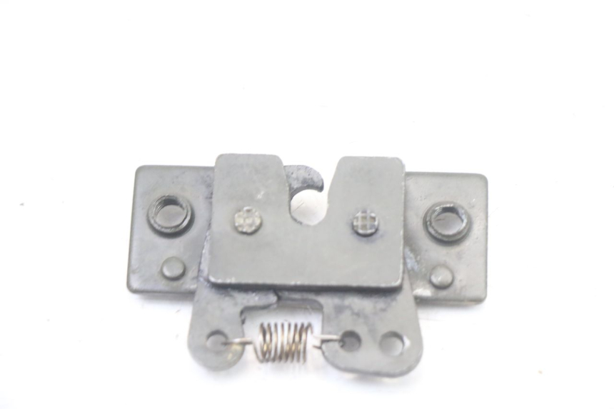 photo de CIERRE ASIENTO HOOK PEUGEOT TREKKER TKR 50 (2005 - 2014) - Detalle de la pieza