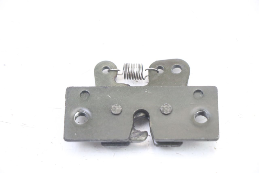 photo de CIERRE ASIENTO HOOK PEUGEOT TREKKER TKR 50 (2005 - 2014) - Zoom estado de uso