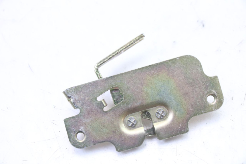 photo de CIERRE ASIENTO HOOK PEUGEOT TWEET 4T 50 (2023 - 2025) - Otra perspectiva