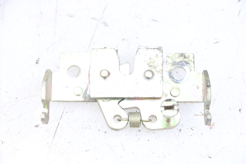 photo de CIERRE ASIENTO HOOK PEUGEOT VIVACITY 125 (2010 - 2017) - Zoom estado de uso