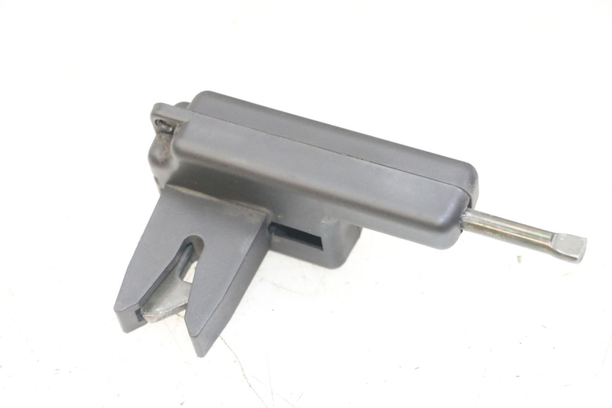 photo de CERRADURA DE ASIENTO PIAGGIO ZIP 4T 50 (2018 - 2020) - Detalle de la pieza