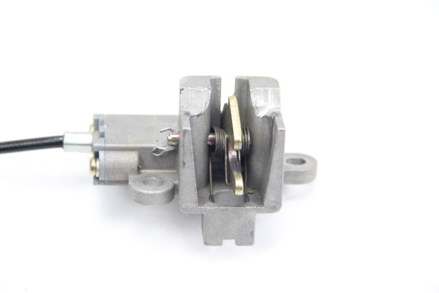 photo de CERRADURA DEL ASIENTO TNT MOTOR ROMA 12' 2T 50 (2007 - 2018) - Detalles de los puntos de fijación