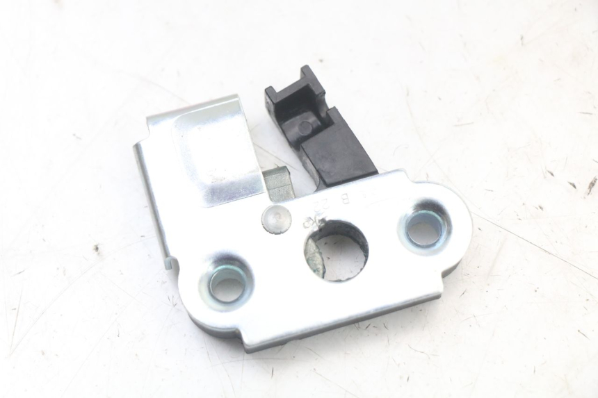 photo de CIERRE ASIENTO HOOK ROYAL ENFIELD SCRAM 411 (2022 - 2024) - Zoom estado de uso