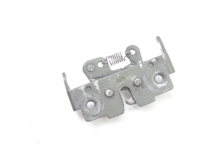 photo de CIERRE ASIENTO HOOK GILERA RUNNER SP 50 (2006 - 2008) - Zoom estado de uso