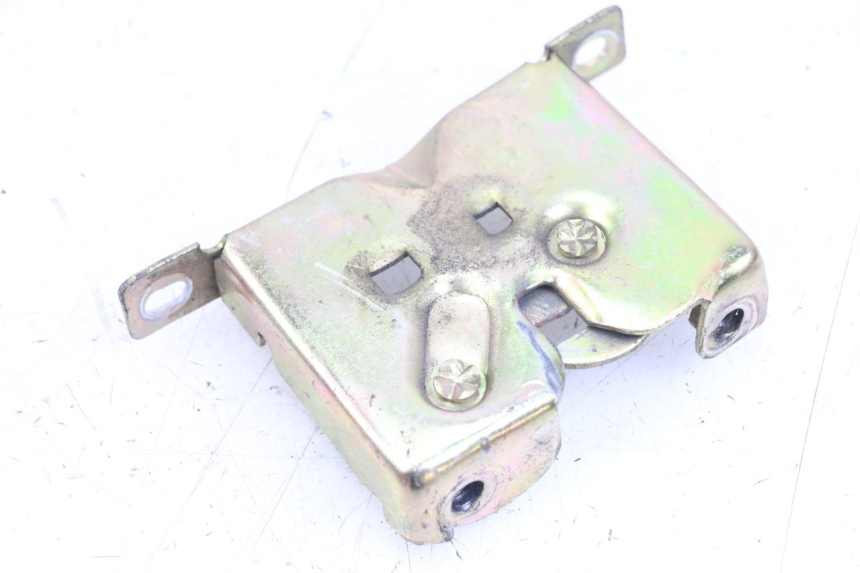 photo de CERRADURA DEL ASIENTO KEEWAY RY6 2T 50 (2011 - 2019) - Detalle de la pieza