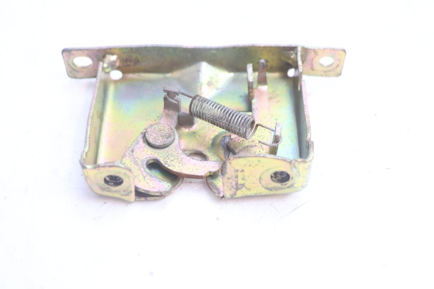 photo de CERRADURA DEL ASIENTO KEEWAY RY6 2T 50 (2011 - 2019) - Detalle de la pieza