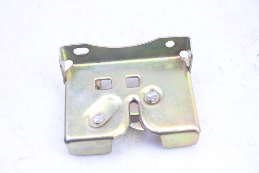 photo de CIERRE ASIENTO HOOK JM MOTORS SANTANA EVO 50 (2024 - 2026) - Zoom estado de uso