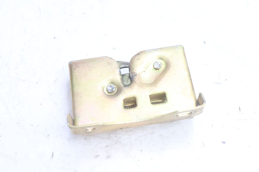 photo de CIERRE ASIENTO HOOK JM MOTORS SANTANA EVO 50 (2024 - 2026) - Otra perspectiva