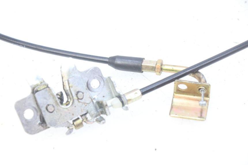 photo de CERRADURA DEL ASIENTO JM MOTORS SANTANA 50 (2014 - 2023) - Primer plano técnico