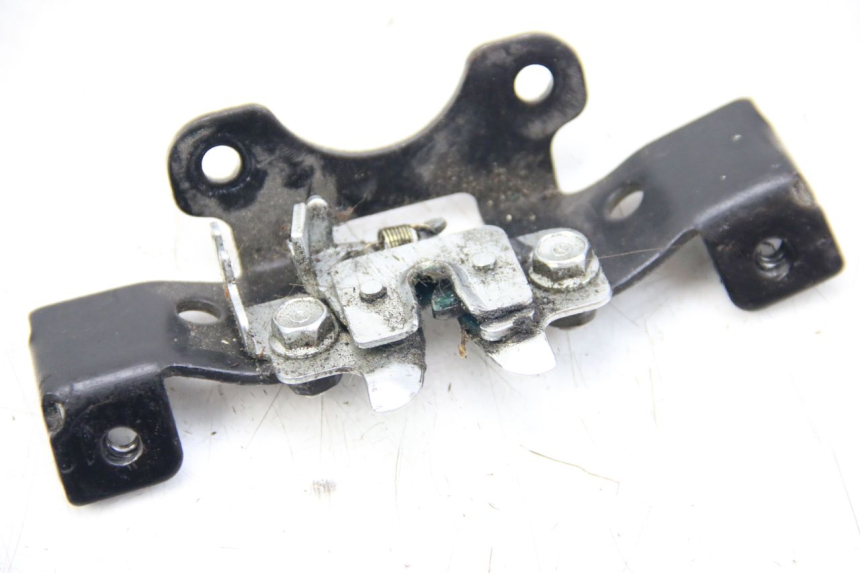 photo de CERRADURA DEL ASIENTO JM MOTORS SANTANA 50 (2014 - 2023) - Detalle de la pieza