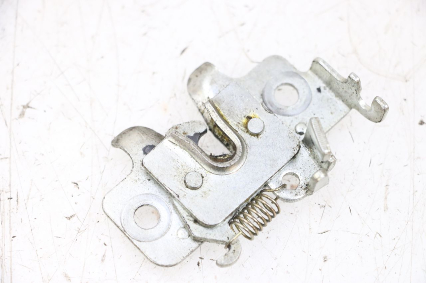 photo de CERRADURA DEL ASIENTO JM MOTORS SANTANA 50 (2014 - 2023) - Detalle de la pieza