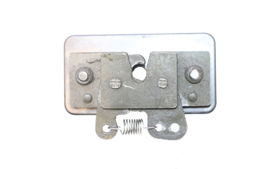 photo de CIERRE ASIENTO HOOK PEUGEOT SATELIS COMPRESSOR K15 125 (2006 - 2009) - Detalle de la pieza