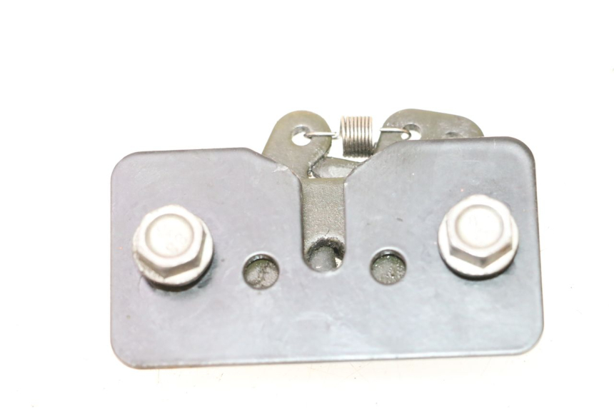 photo de CIERRE ASIENTO HOOK PEUGEOT SATELIS COMPRESSOR K15 125 (2006 - 2009) - Zoom estado de uso