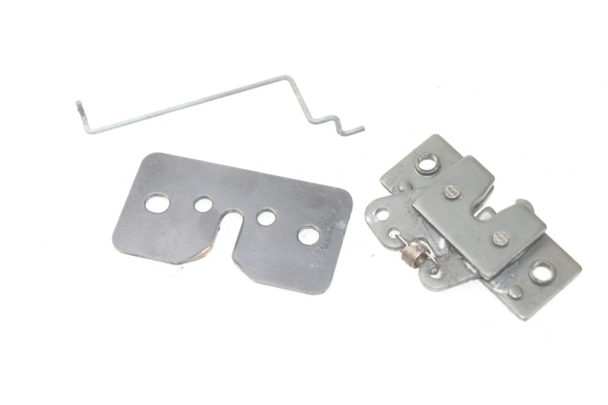 photo de CIERRE ASIENTO HOOK PEUGEOT SATELIS 300 (2012 - 2015) - Zoom estado de uso