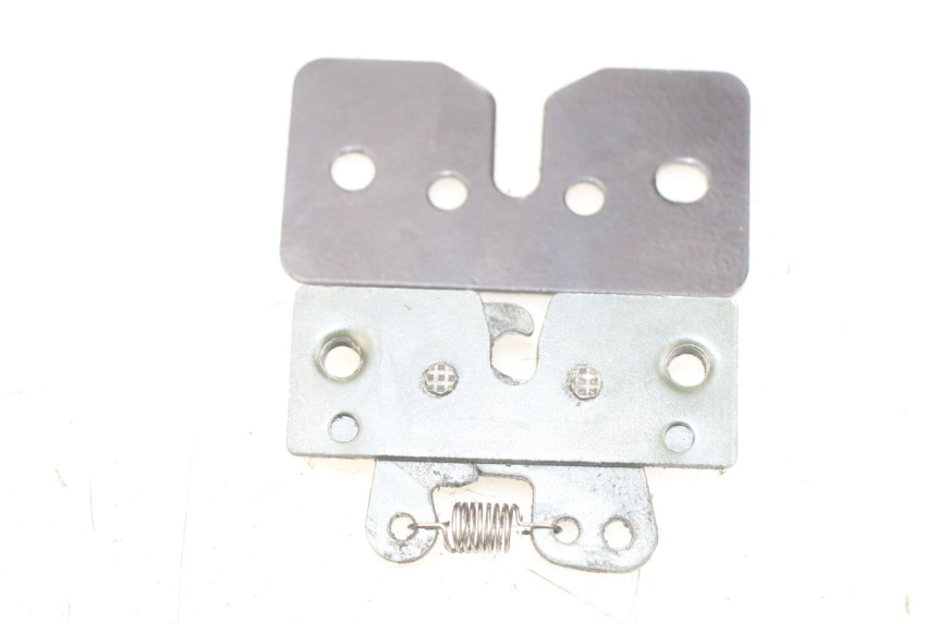 photo de CERRADURA DE ASIENTO PEUGEOT SATELIS 125 (2010 - 2012) - Detalle de la pieza