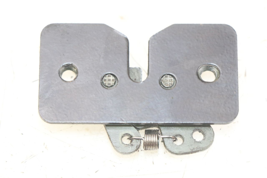 photo de CERRADURA DE ASIENTO PEUGEOT SATELIS 125 (2010 - 2012) - Zoom estado de uso