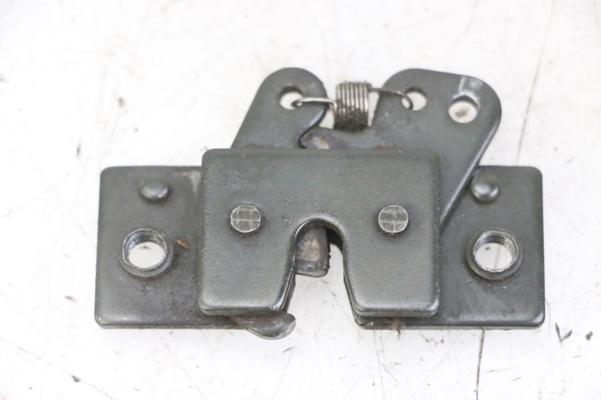 photo de CIERRE ASIENTO HOOK PEUGEOT SATELIS 125 (2013 - 2018) - Detalle de la pieza