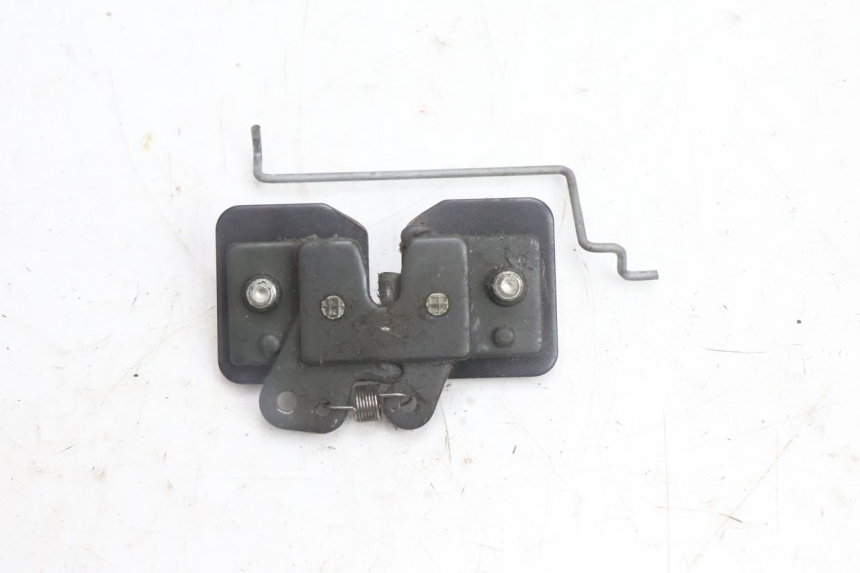 photo de CIERRE ASIENTO HOOK PEUGEOT SATELIS 125 (2013 - 2018) - Vista principal