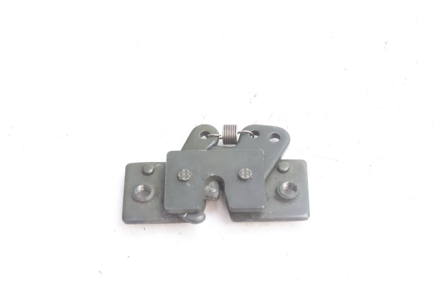 photo de CERRADURA DEL ASIENTO PEUGEOT SATELIS 125 (2006 - 2009) - Detalle de la pieza