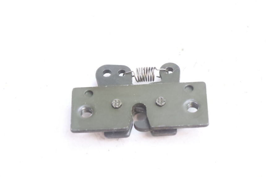 photo de CERRADURA DEL ASIENTO PEUGEOT SATELIS 125 (2006 - 2009) - Otra perspectiva