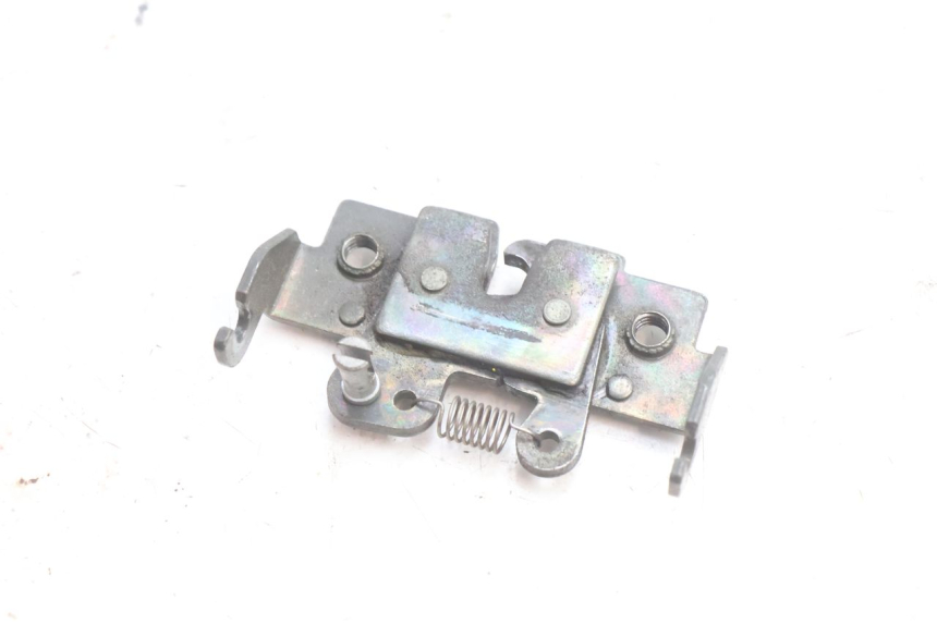 photo de CIERRE ASIENTO HOOK HONDA SH 125 (2001 - 2003) - Zoom estado de uso