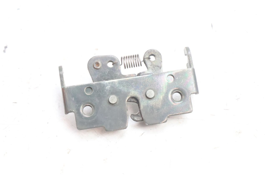 photo de CIERRE ASIENTO HOOK HONDA SH 125 (2001 - 2003) - Otra perspectiva