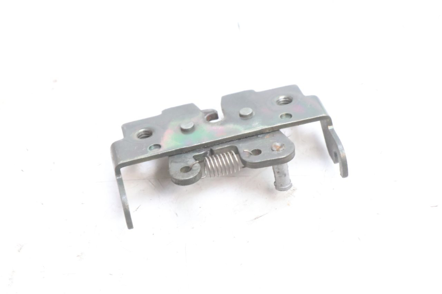 photo de CIERRE ASIENTO HOOK HONDA SH 125 (2001 - 2003) - Primer plano técnico