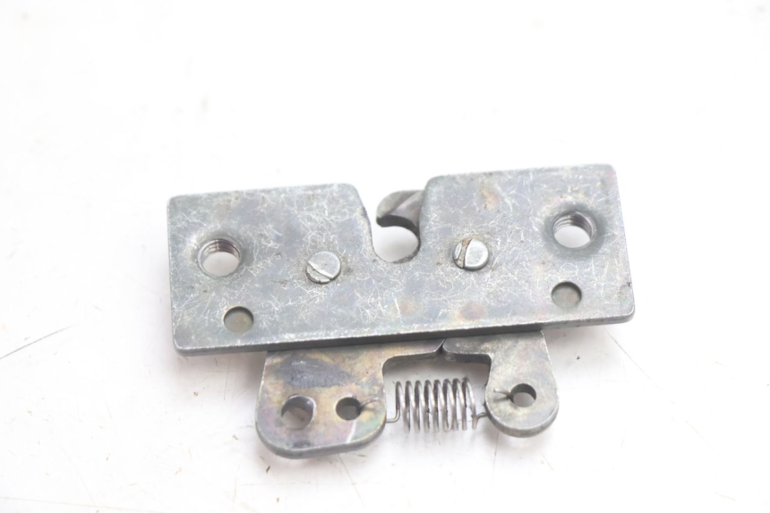 photo de CERRADURA DEL ASIENTO PEUGEOT SPEEDFIGHT LC 50 (1996 - 2002) - Otra perspectiva