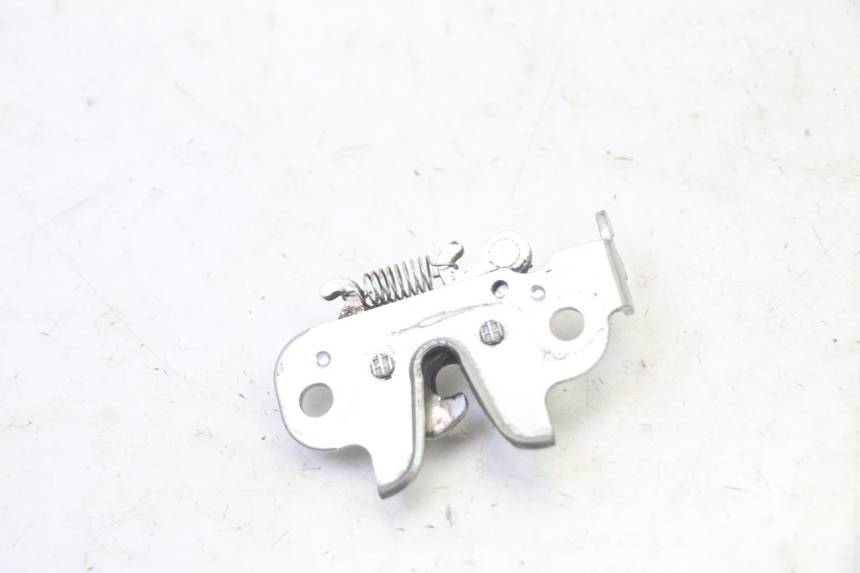 photo de CIERRE ASIENTO HOOK PEUGEOT STREETZONE I 2T 50 (2018 - 2020) - Zoom estado de uso