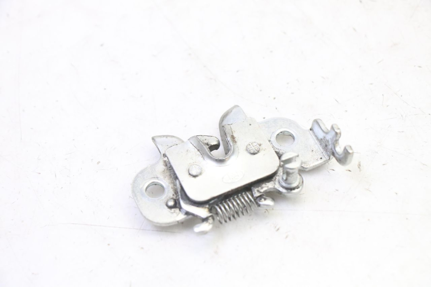 photo de CIERRE ASIENTO HOOK PEUGEOT STREETZONE I NAKED 2T 50 (2018 - 2020) - Detalle de la pieza