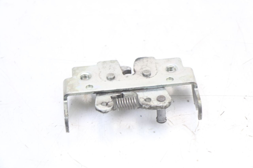 photo de CIERRE ASIENTO HOOK SUZUKI BURGMAN 125 (2007 - 2014) - Otra perspectiva