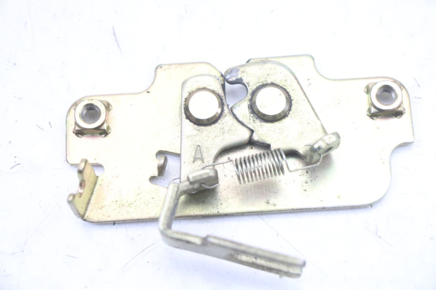 photo de CERRADURA DEL ASIENTO SYM JET 14 4T 50 (2018 - 2022) - Detalle de la pieza