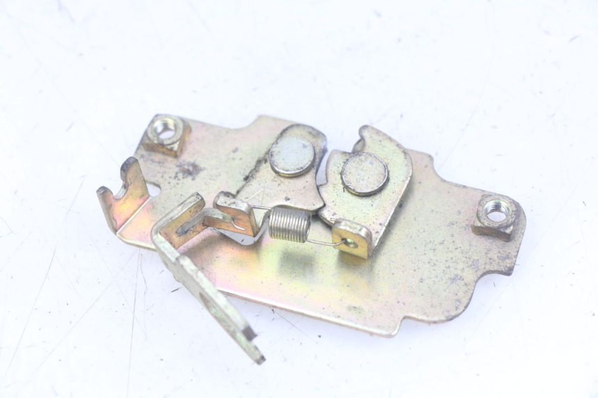 photo de CERRADURA DEL ASIENTO SYM SYMPHONY 125 (2009 - 2015) - Zoom estado de uso