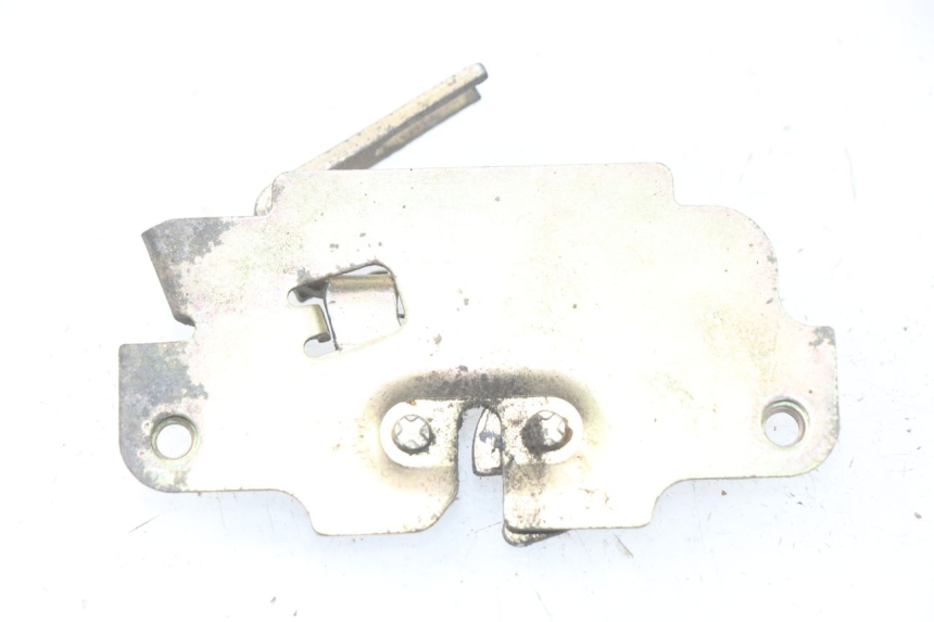 photo de CIERRE ASIENTO HOOK SYM SYMPHONY 50 (2009 - 2015) - Zoom estado de uso