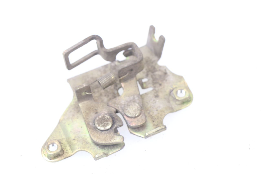 photo de CIERRE ASIENTO HOOK SYM SYMPLY 4T 50 (2012 - 2015) - Otra perspectiva