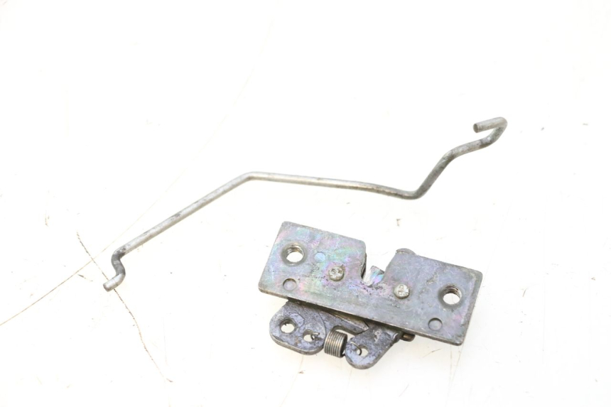 photo de CERRADURA DE ASIENTO PEUGEOT TREKKER 50 (1995 - 2004) - Zoom estado de uso