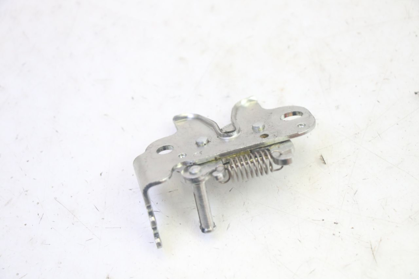 photo de CIERRE ASIENTO HOOK YAMAHA TRICITY 300 (2020 - 2024) - Otra perspectiva