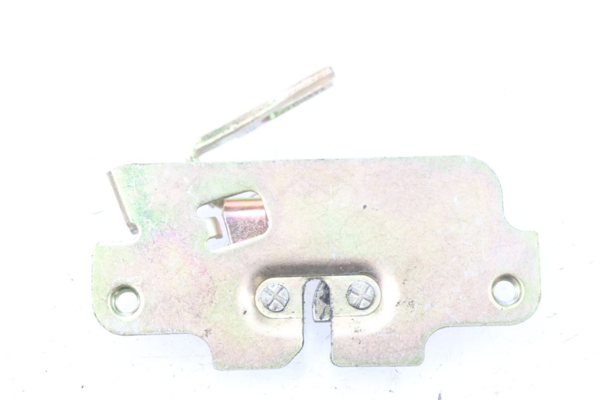 photo de CIERRE ASIENTO HOOK PEUGEOT TWEET ACTIVE 4T 50 (2018 - 2022) - Zoom estado de uso