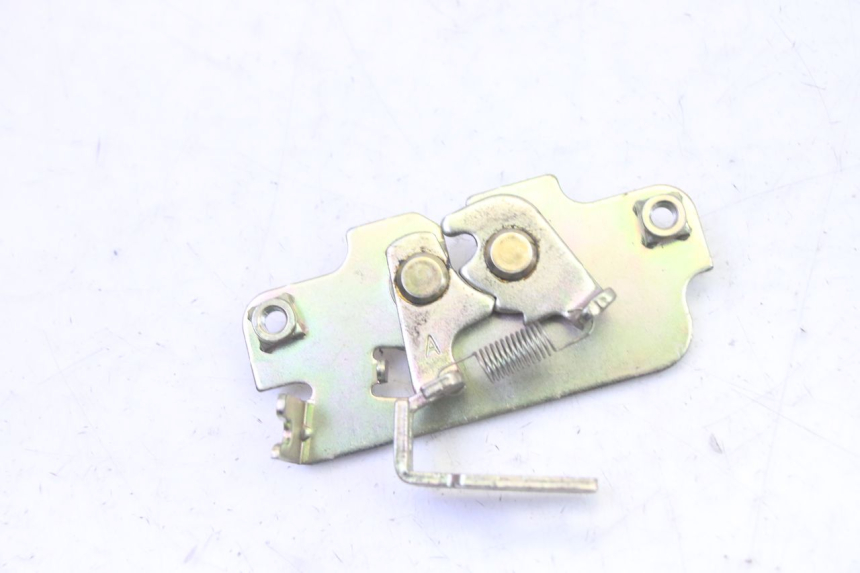 photo de CIERRE ASIENTO HOOK PEUGEOT TWEET PRO EFI 4T 50 (2021 - 2022) - Vista principal