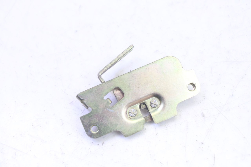 photo de CIERRE ASIENTO HOOK PEUGEOT TWEET PRO EFI 4T 50 (2021 - 2022) - Zoom estado de uso