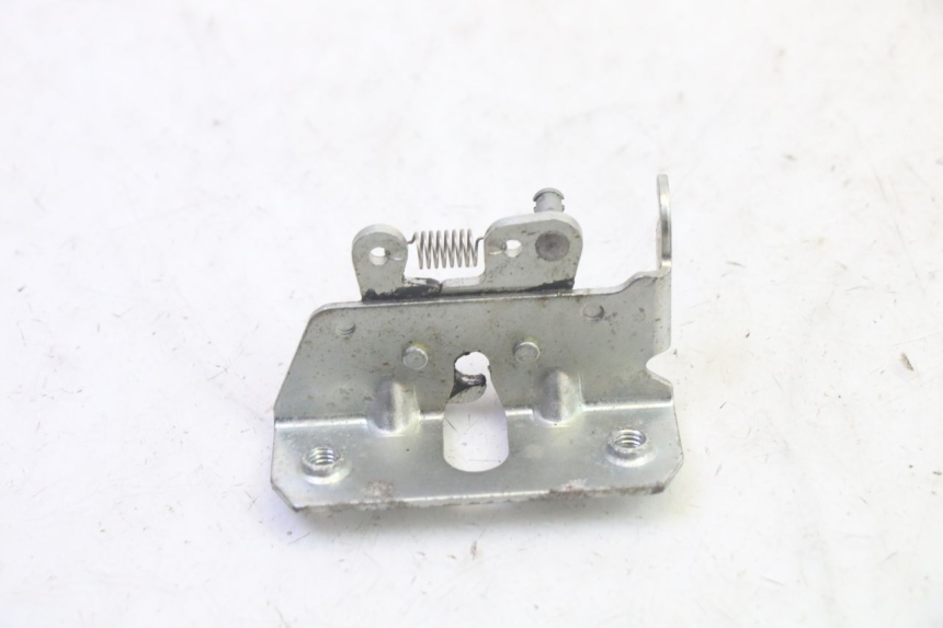 photo de CIERRE ASIENTO HOOK YAMAHA TZR 50 (2008 - 2016) - Zoom estado de uso