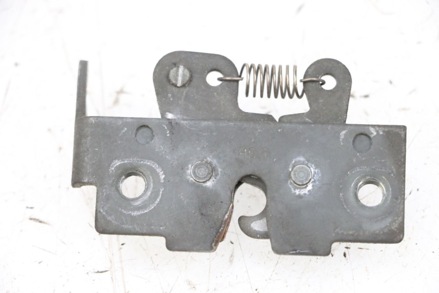 photo de CIERRE ASIENTO HOOK PIAGGIO VESPA GTS SUPER IE 125 (2009 - 2016) - Zoom estado de uso