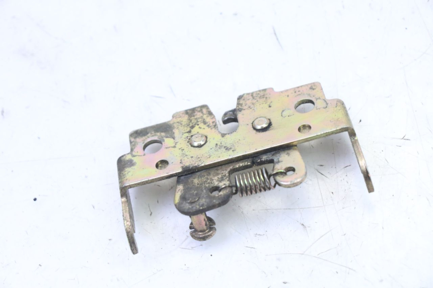 photo de CERRADURA DE ASIENTO PEUGEOT VIVACITY NEW 4T 50 (2008 - 2017) - Otra perspectiva