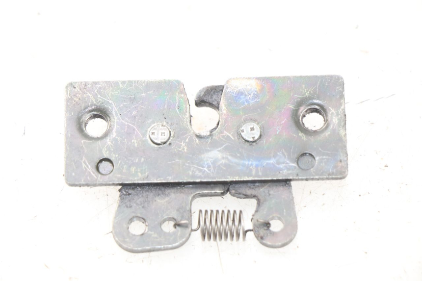 photo de CIERRE ASIENTO HOOK PEUGEOT VIVACITY 100 (1999 - 2008) - Detalle de la pieza