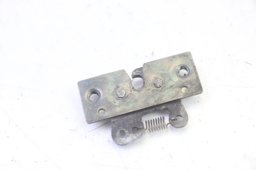 photo de CIERRE ASIENTO HOOK PEUGEOT VIVACITY 100 (1999 - 2008) - Otra perspectiva