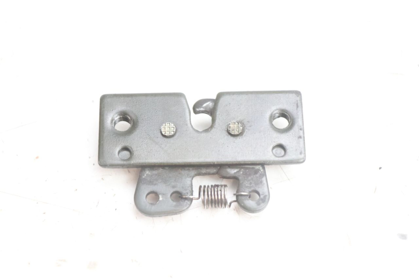 photo de CIERRE ASIENTO HOOK PEUGEOT VIVACITY 100 (1999 - 2008) - Otra perspectiva