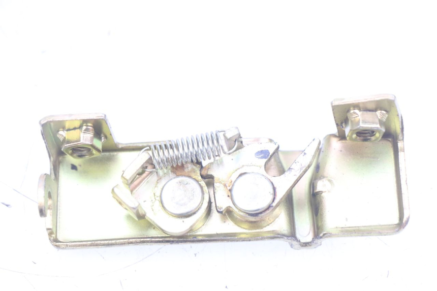 photo de CERRADURA DE ASIENTO DAELIM VJ ROADWIN FI 125 (2008 - 2017) - Primer plano técnico