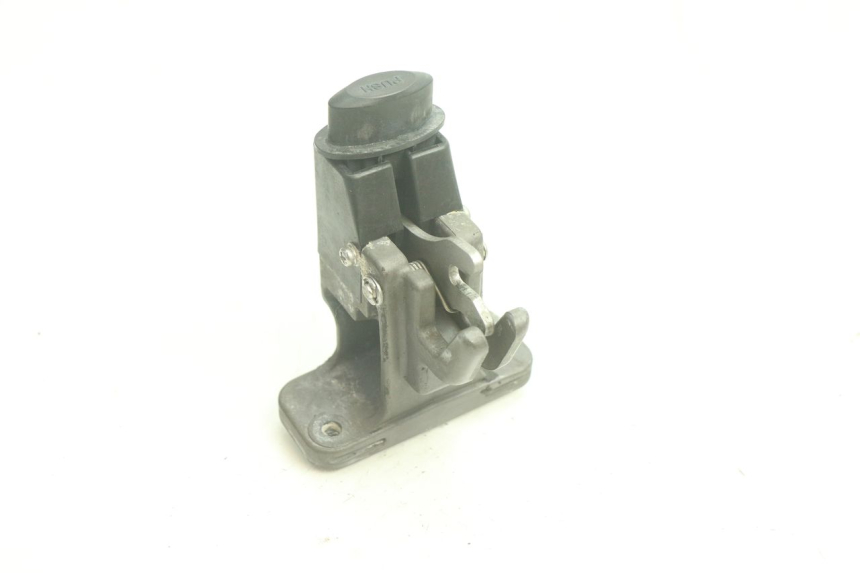 photo de CIERRE ASIENTO HOOK YAMAHA WAVE RUNNER GP R 1200 (2000 - 2003) - Detalle de la pieza
