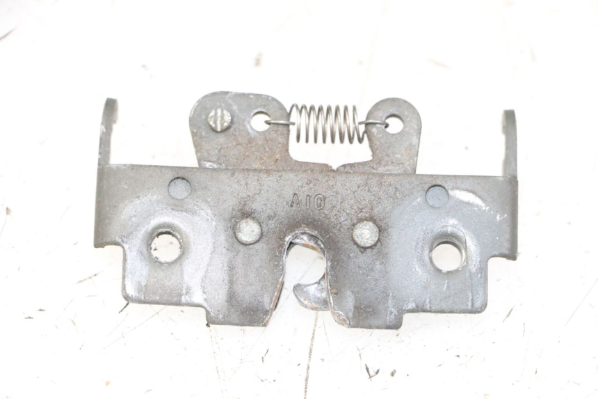 photo de CERRADURA DEL ASIENTO YAMAHA X-MAX XMAX ABS 250 (2010 - 2012) - Zoom estado de uso